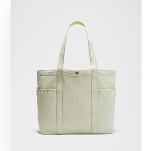 lululemon athletica Daily Multi-Pocket Tote Bag 20L